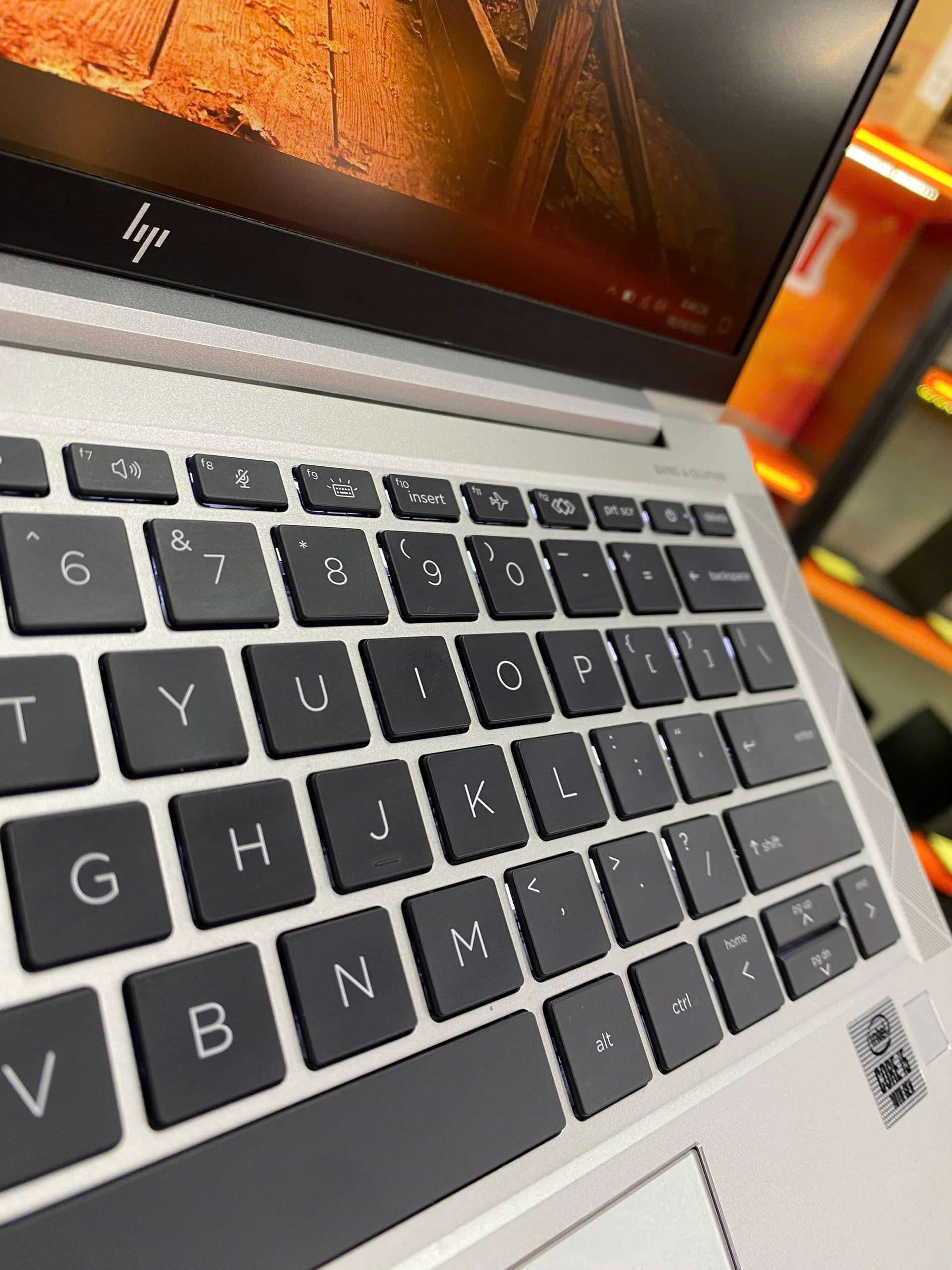 Hp elitebook 830 g7 (4)