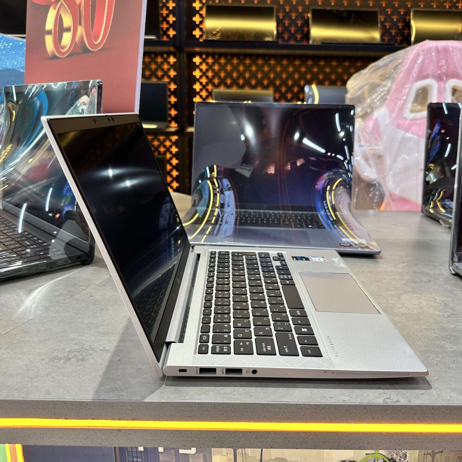 Hp elitebook 830 g8 (2)